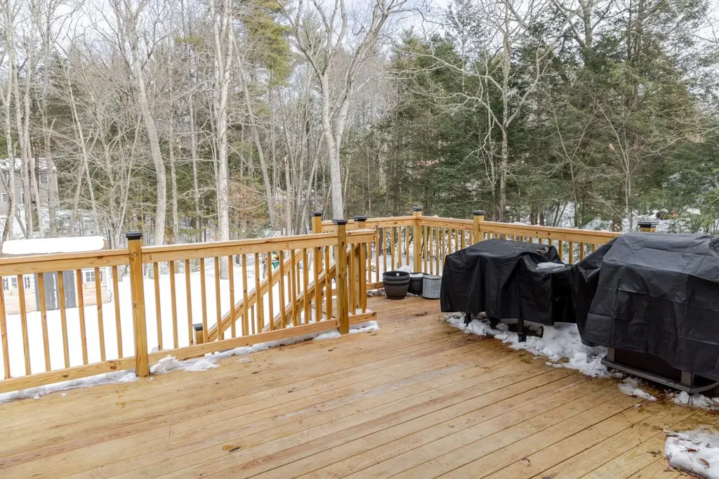 10 Rowe Drive Fremont NH 03044