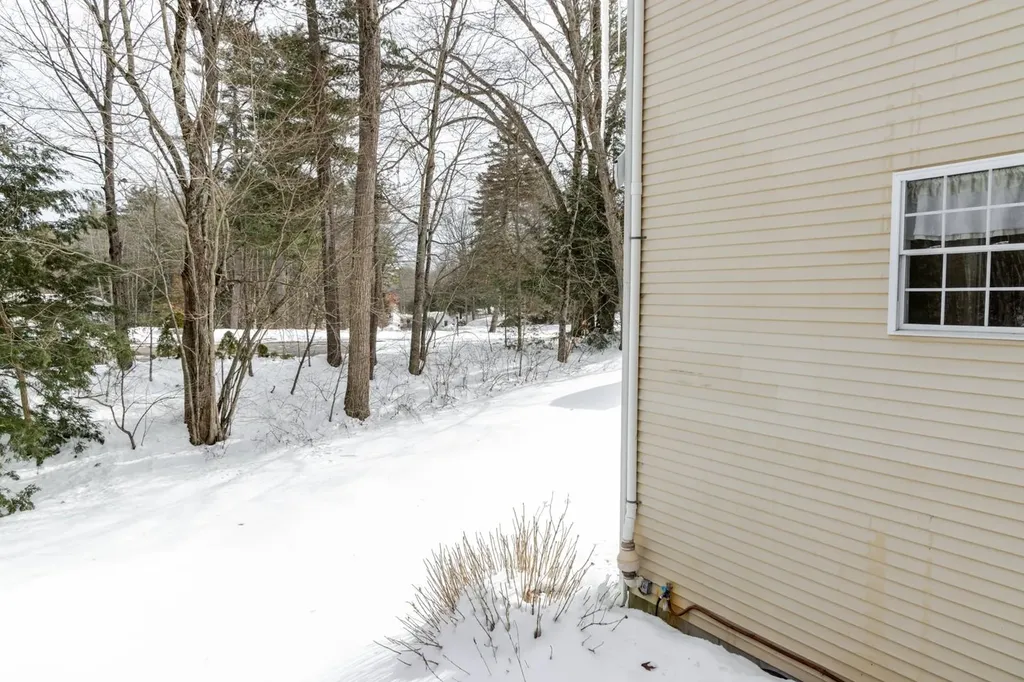 10 Rowe Drive Fremont NH 03044