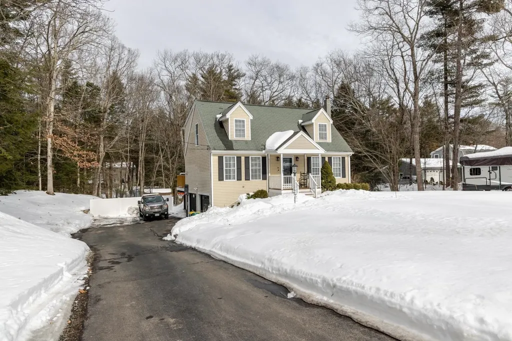 10 Rowe Drive Fremont NH 03044