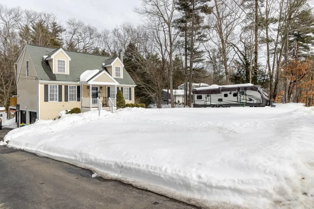 10 Rowe Drive Fremont NH 03044