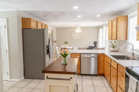 10 Rowe Drive Fremont NH 03044