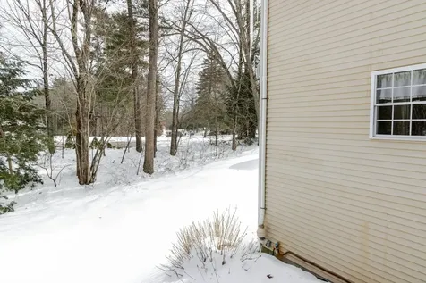 10 Rowe Drive Fremont NH 03044