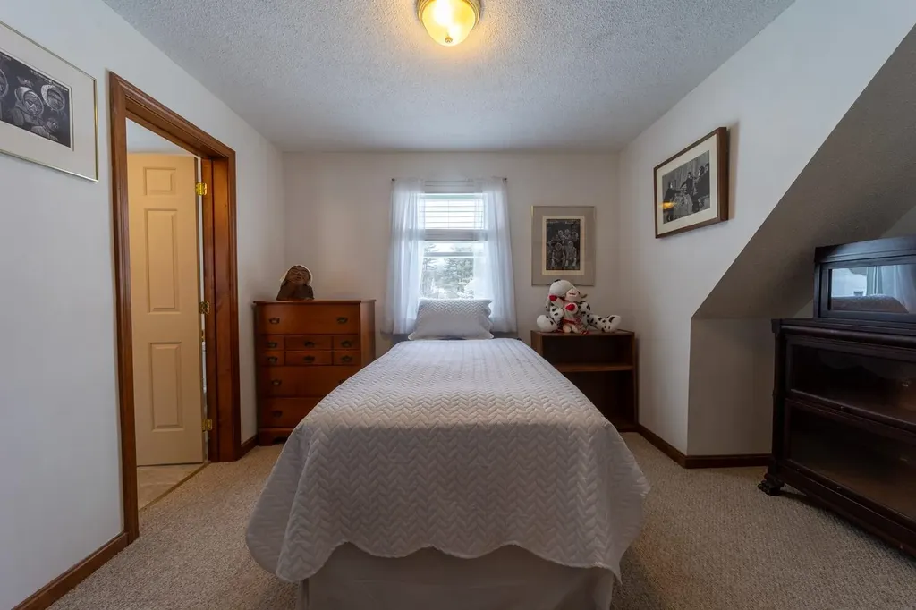 5 Cross Road Hebron NH 03241