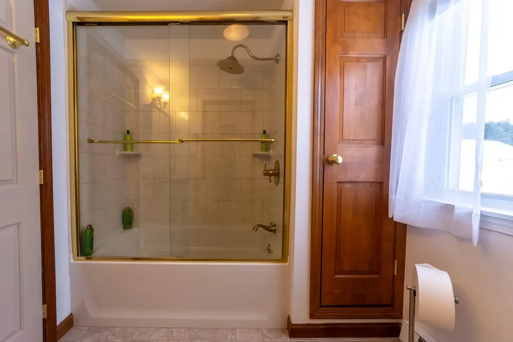 5 Cross Road Hebron NH 03241