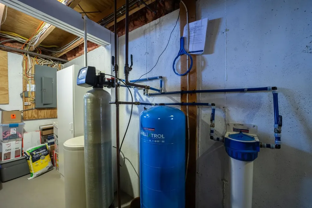 5 Cross Road Hebron NH 03241