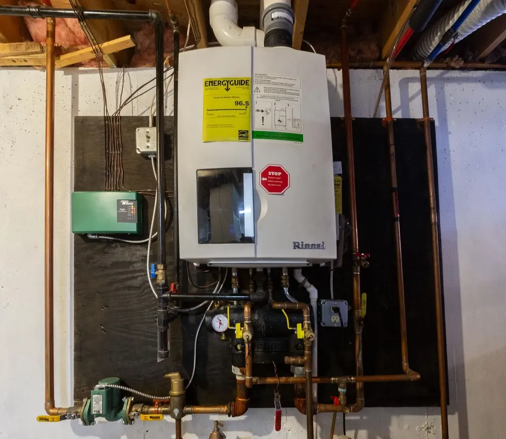 5 Cross Road Hebron NH 03241