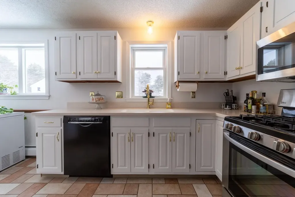 5 Cross Road Hebron NH 03241