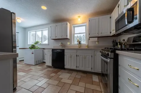 5 Cross Road Hebron NH 03241