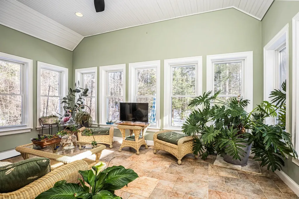 4 Nordic Wood Lane Newton NH 03858