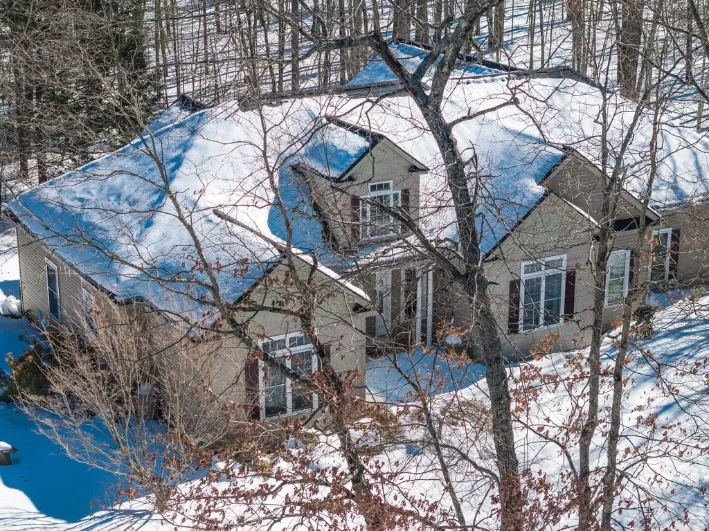 4 Nordic Wood Lane Newton NH 03858