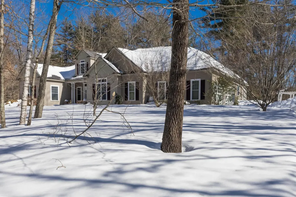 4 Nordic Wood Lane Newton NH 03858