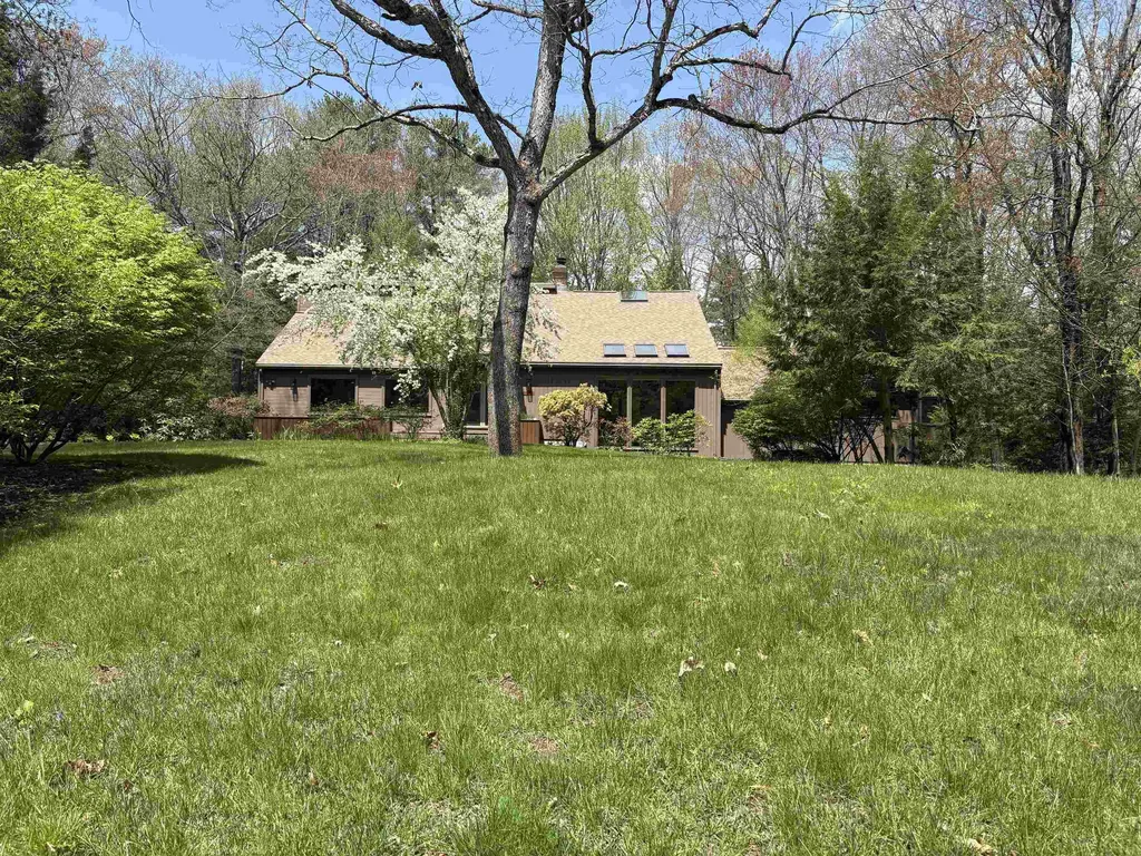 4 Windsor Boulevard Londonderry NH 03053