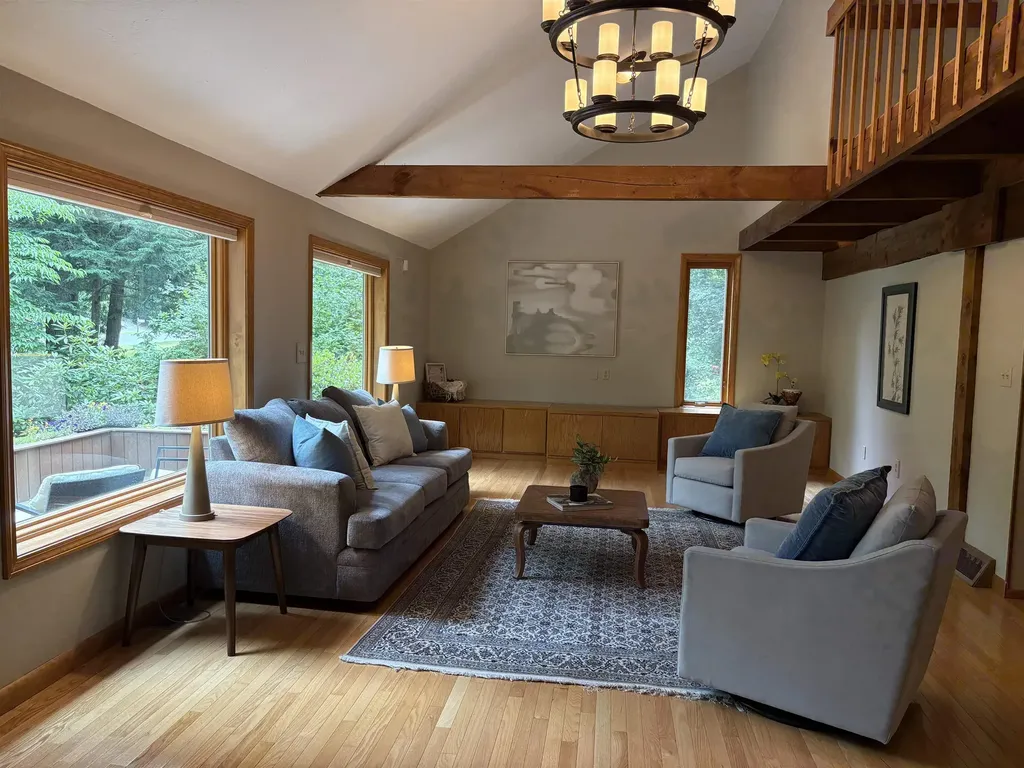 4 Windsor Boulevard Londonderry NH 03053