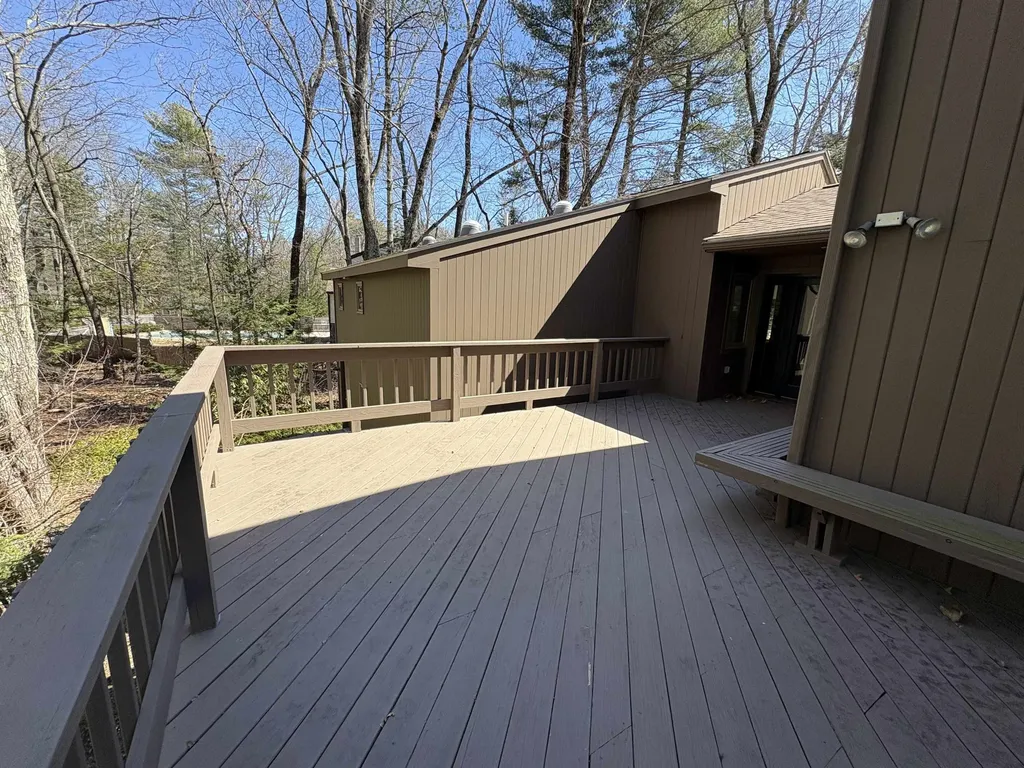 4 Windsor Boulevard Londonderry NH 03053