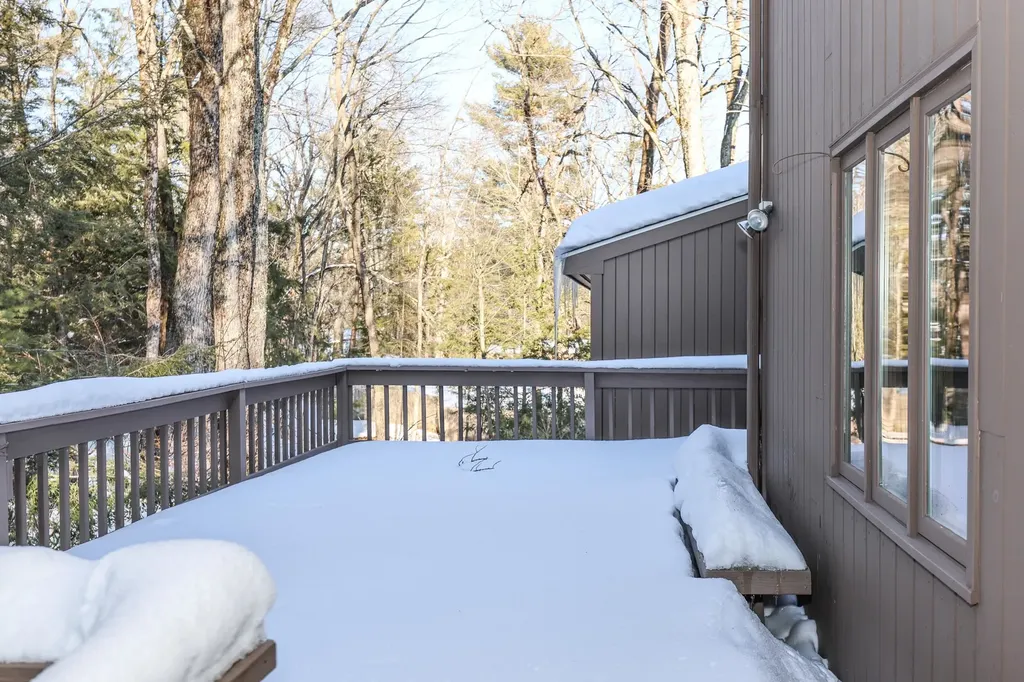 4 Windsor Boulevard Londonderry NH 03053