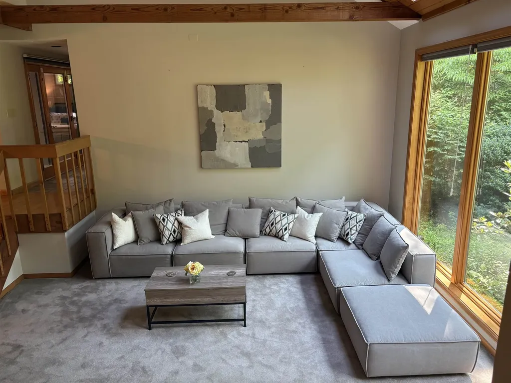 4 Windsor Boulevard Londonderry NH 03053