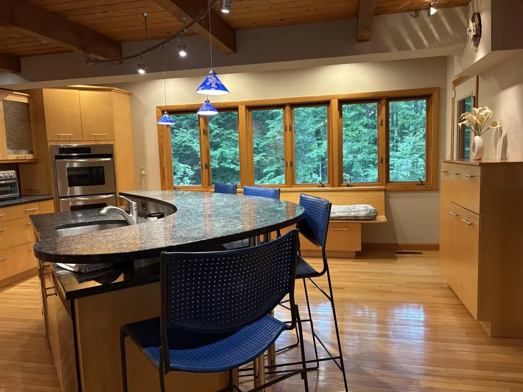 4 Windsor Boulevard Londonderry NH 03053