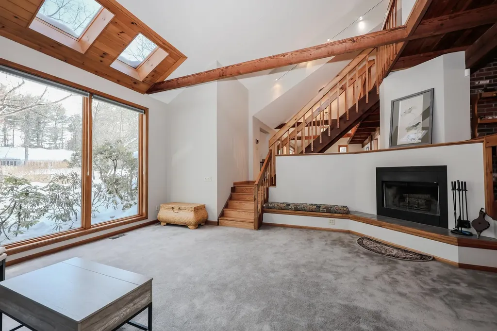 4 Windsor Boulevard Londonderry NH 03053