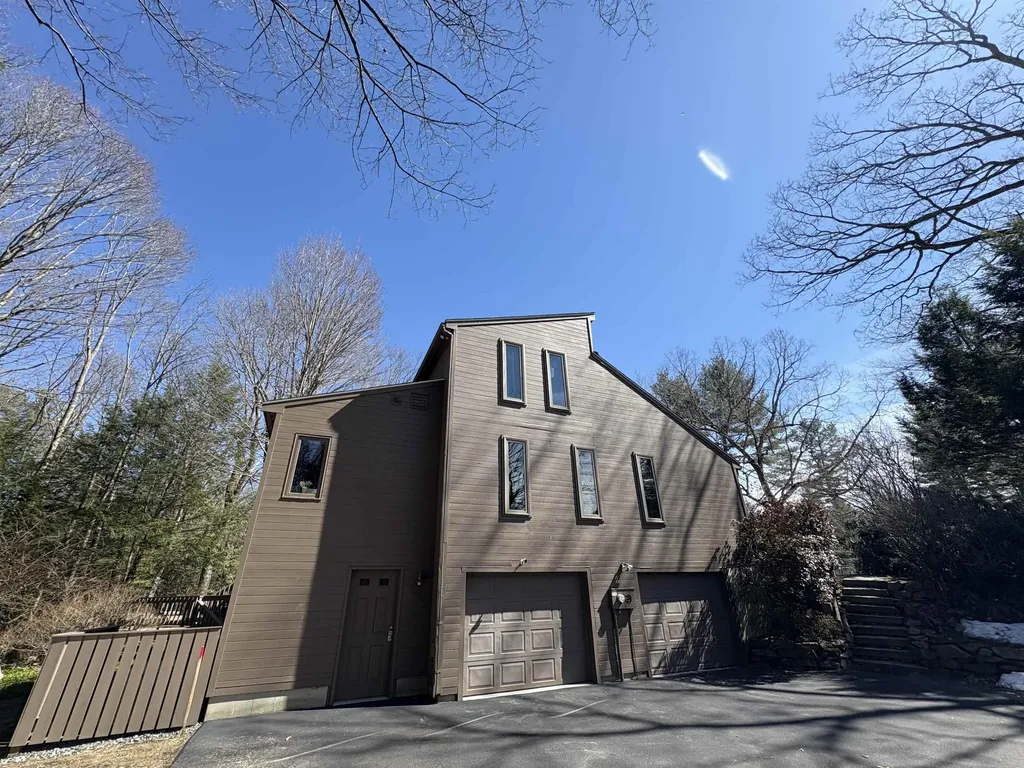 4 Windsor Boulevard Londonderry NH 03053