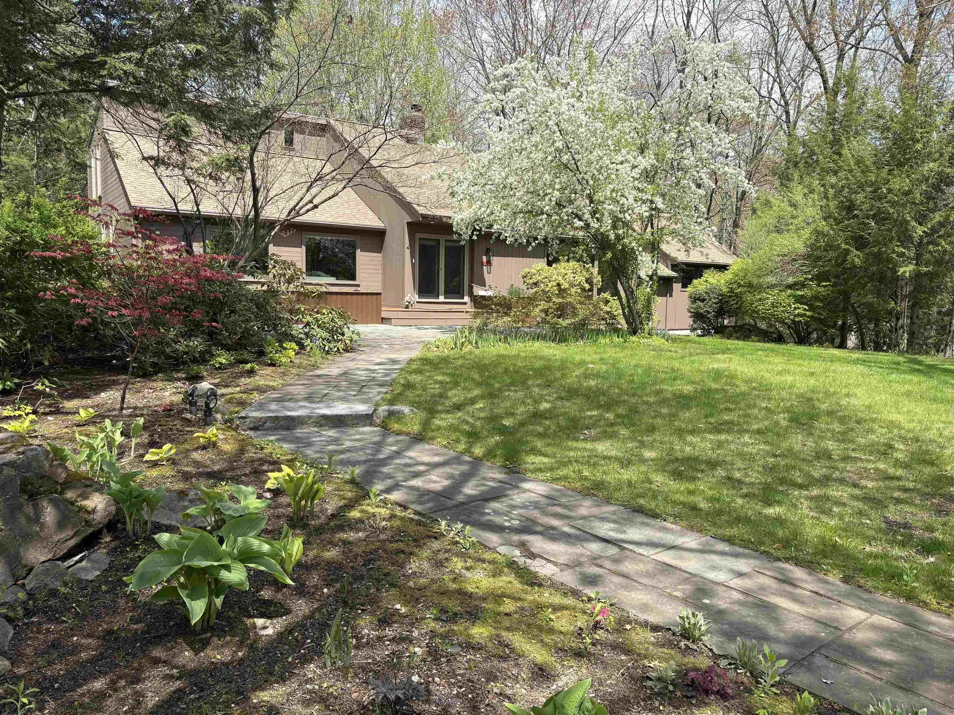 4 Windsor Boulevard Londonderry NH 03053