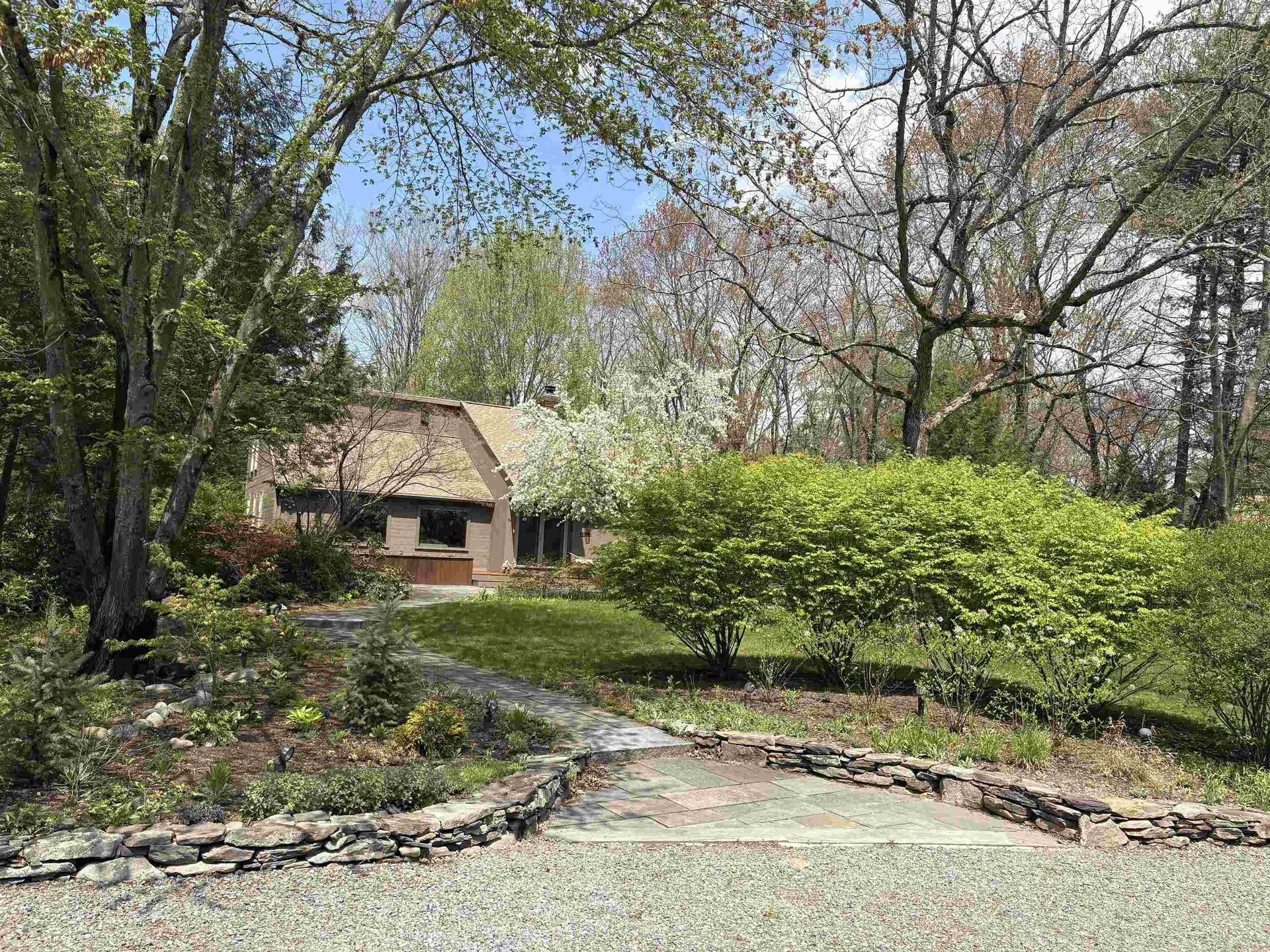 4 Windsor Boulevard Londonderry NH 03053