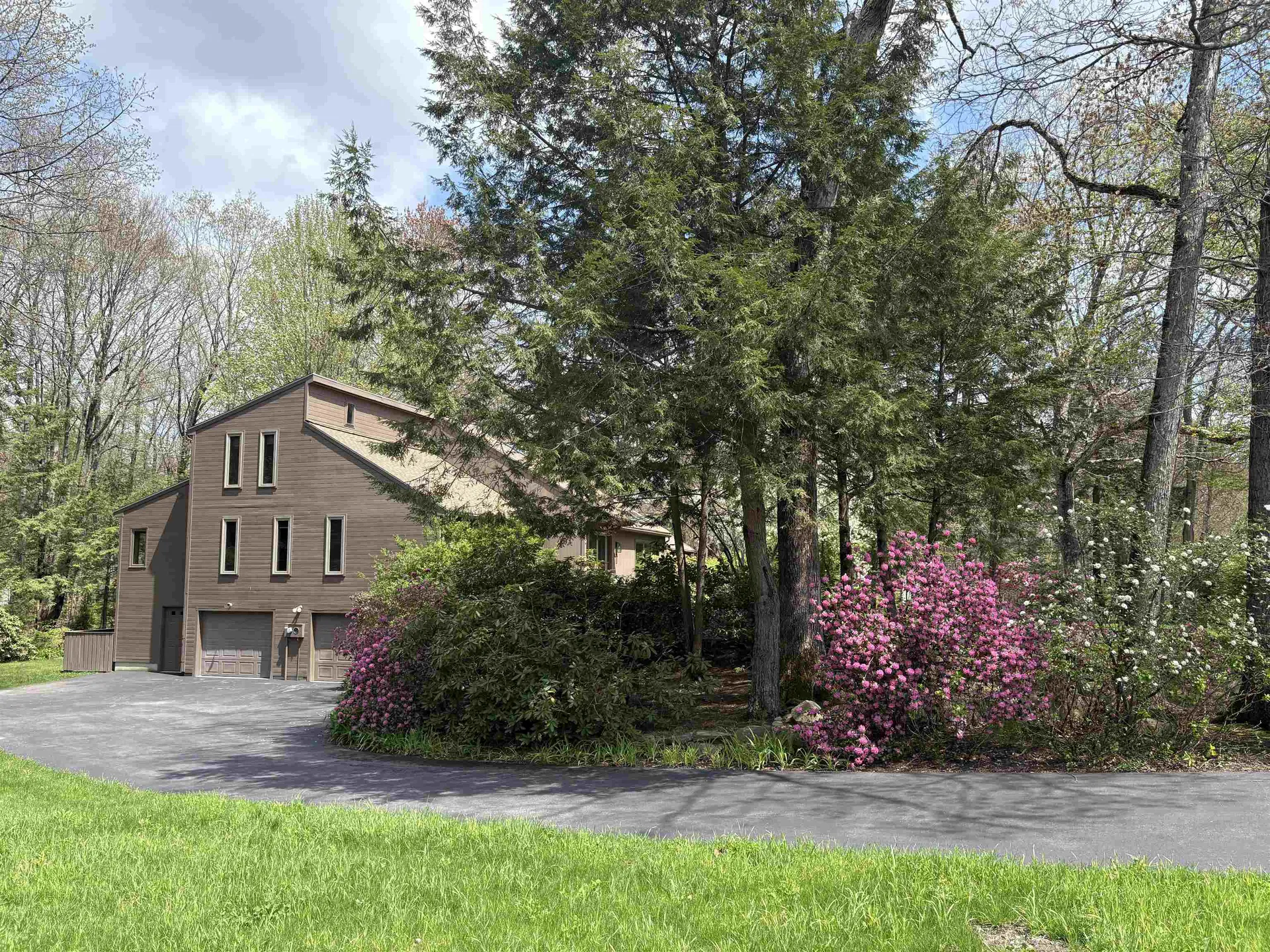 4 Windsor Boulevard Londonderry NH 03053