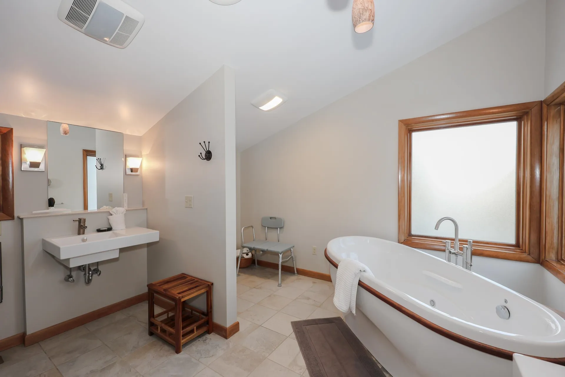 4 Windsor Boulevard Londonderry NH 03053