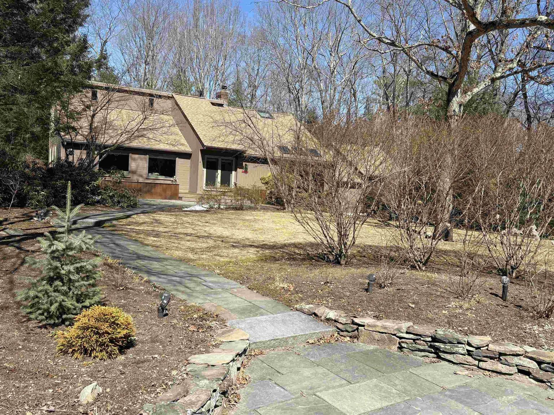 4 Windsor Boulevard Londonderry NH 03053