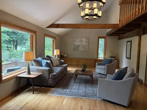 4 Windsor Boulevard Londonderry NH 03053