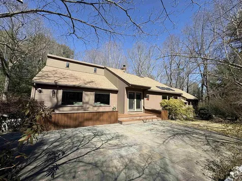 4 Windsor Boulevard Londonderry NH 03053