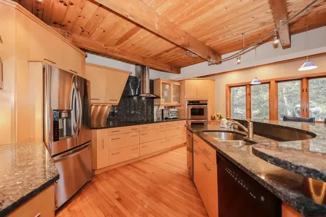 4 Windsor Boulevard Londonderry NH 03053