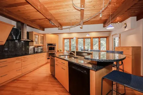 4 Windsor Boulevard Londonderry NH 03053