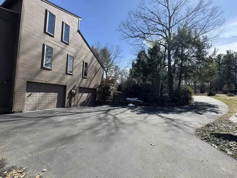 4 Windsor Boulevard Londonderry NH 03053