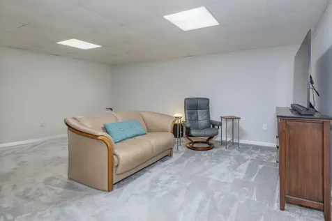 141 Chase Way Manchester NH 03104