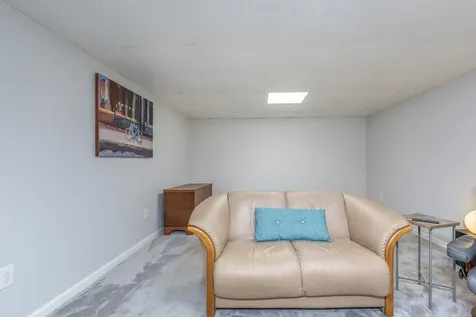 141 Chase Way Manchester NH 03104