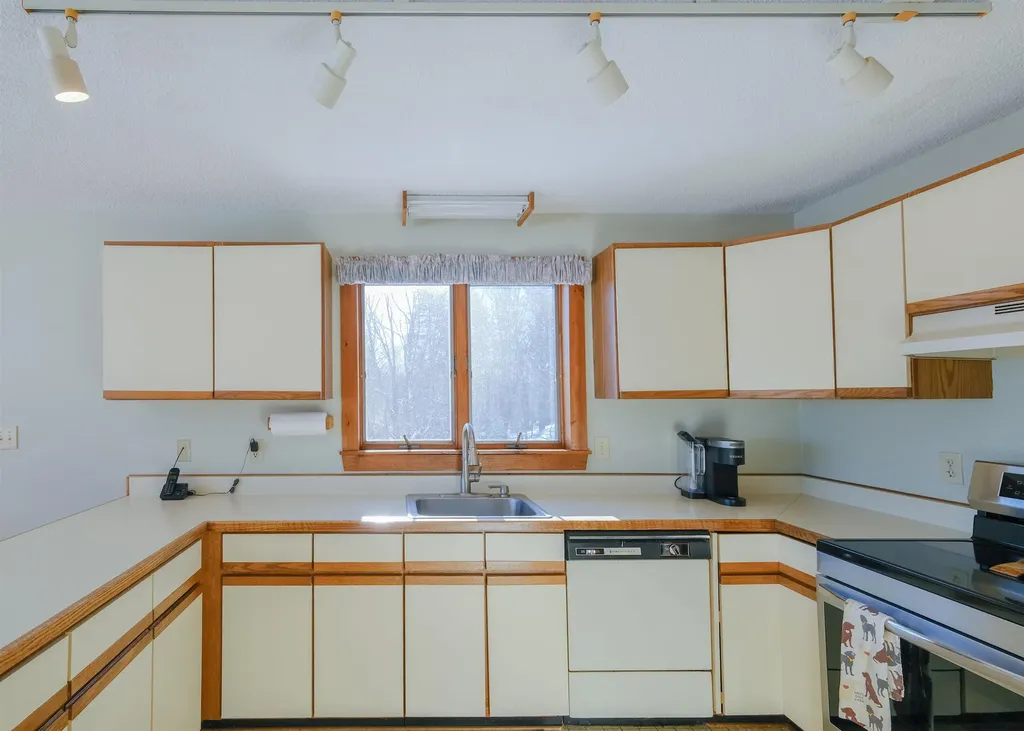 306 Hedgehog Hill Road N Mount Holly VT 05758