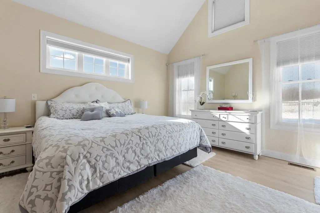 2 Nettie Way Londonderry NH 03053