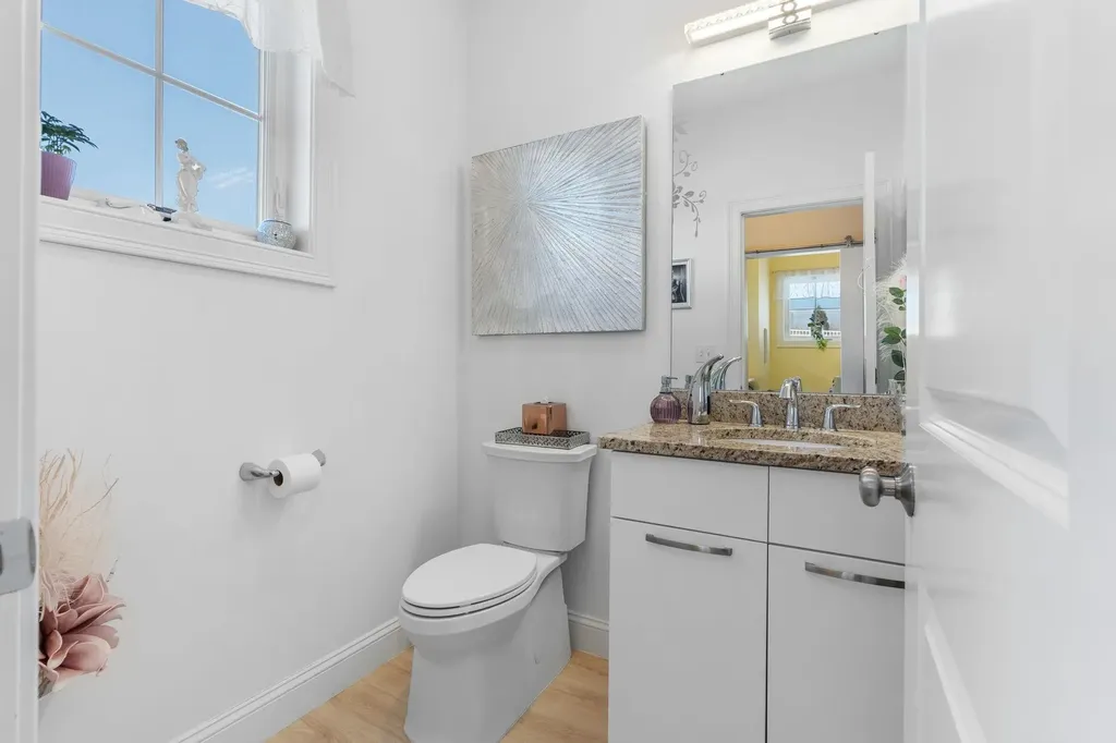 2 Nettie Way Londonderry NH 03053