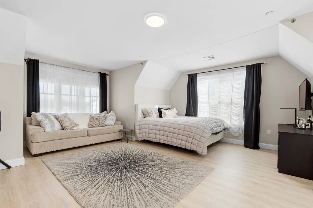 2 Nettie Way Londonderry NH 03053