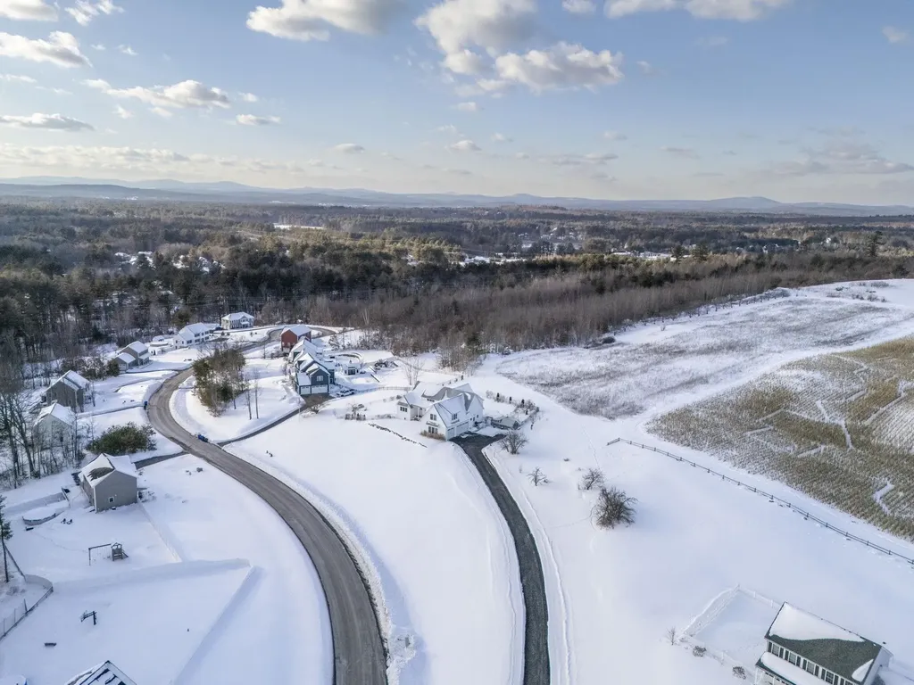 2 Nettie Way Londonderry NH 03053