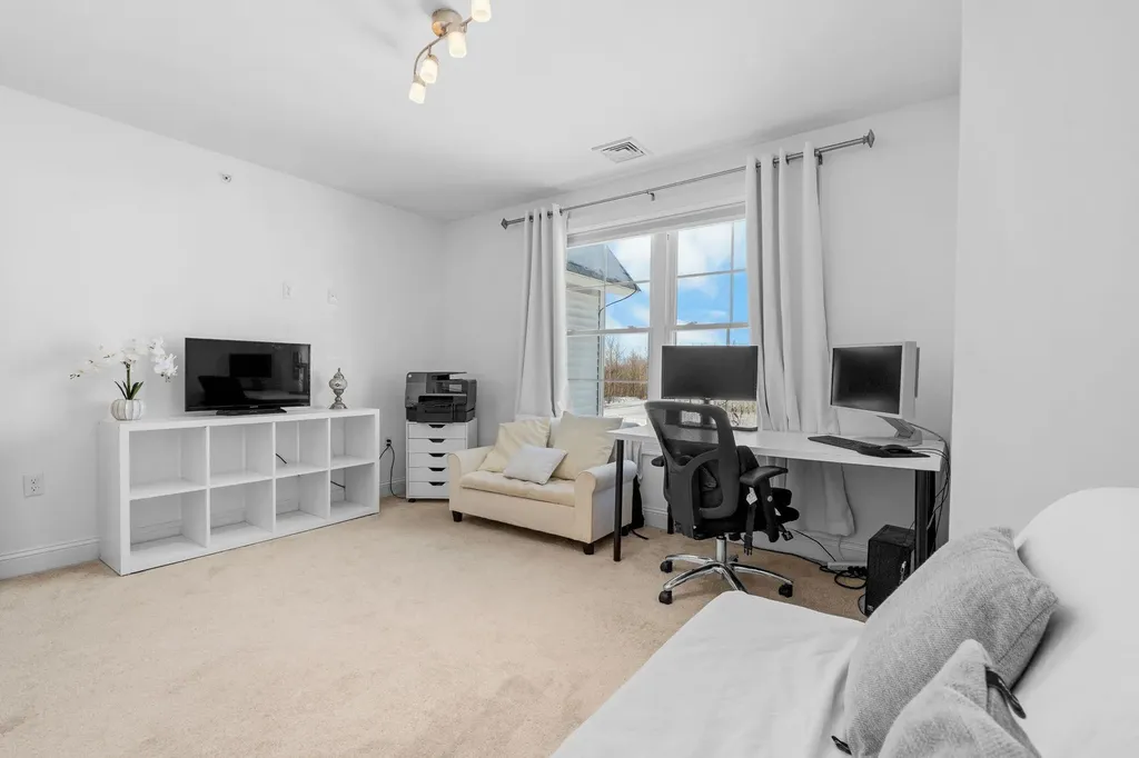 2 Nettie Way Londonderry NH 03053