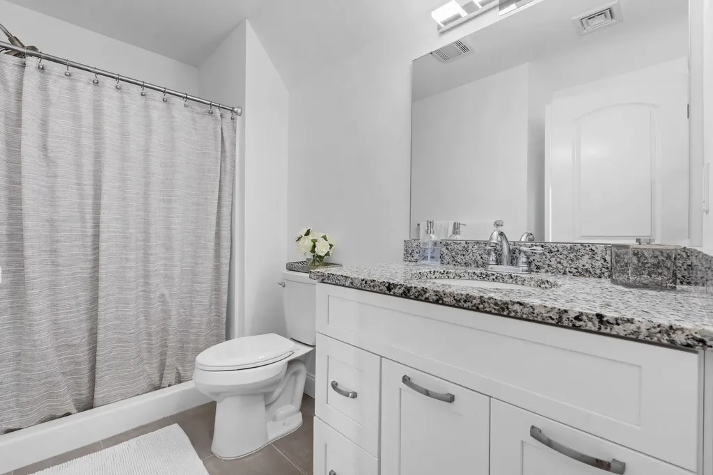 2 Nettie Way Londonderry NH 03053