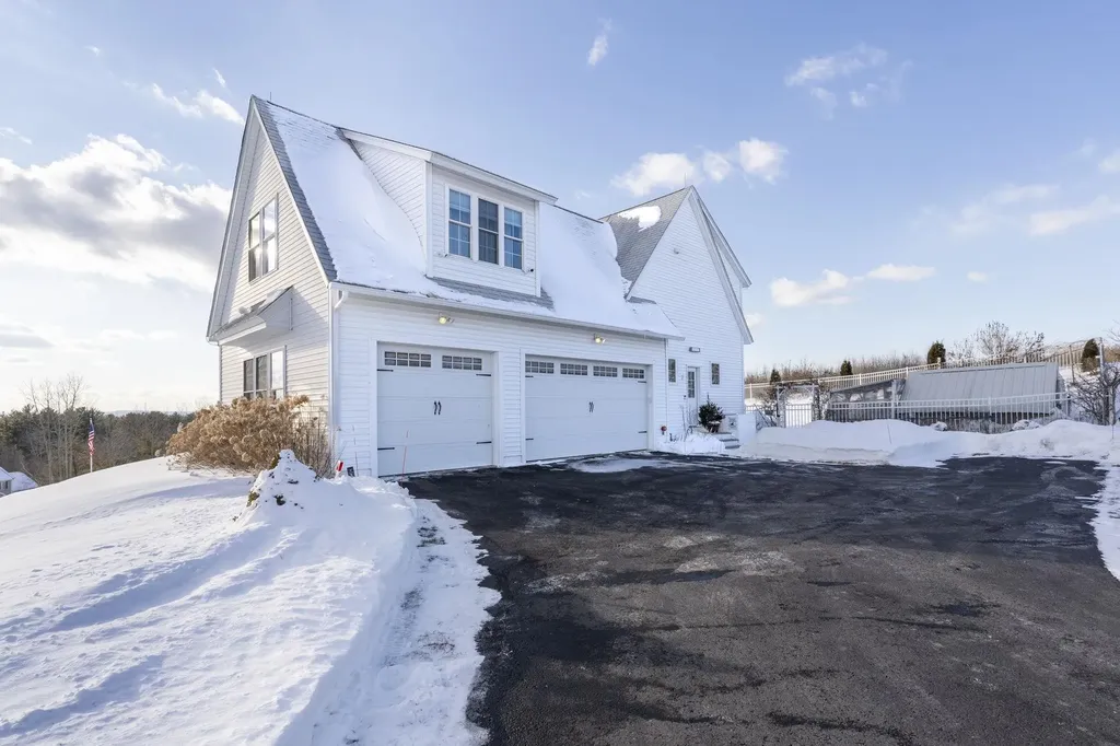 2 Nettie Way Londonderry NH 03053