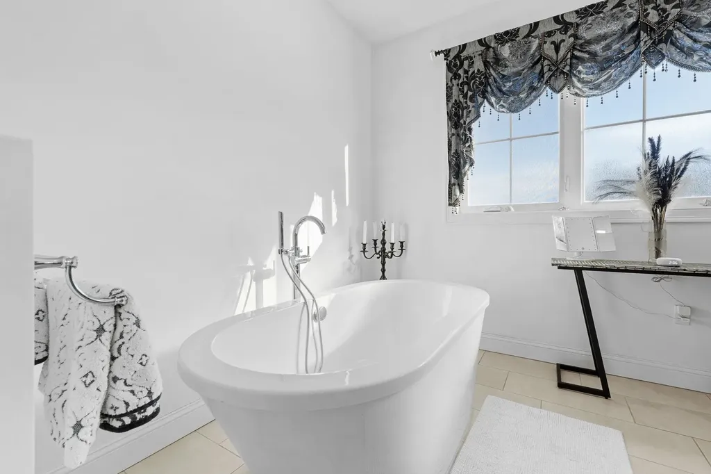 2 Nettie Way Londonderry NH 03053