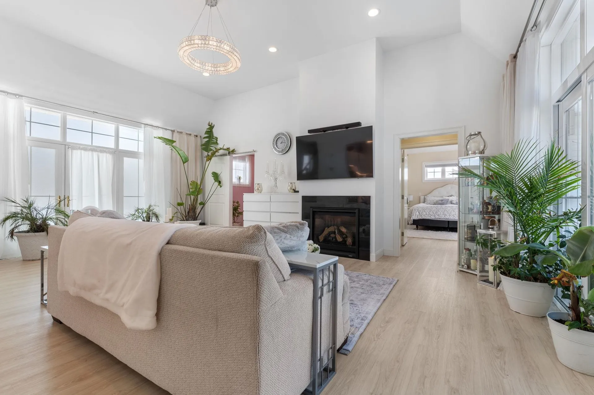 2 Nettie Way Londonderry NH 03053