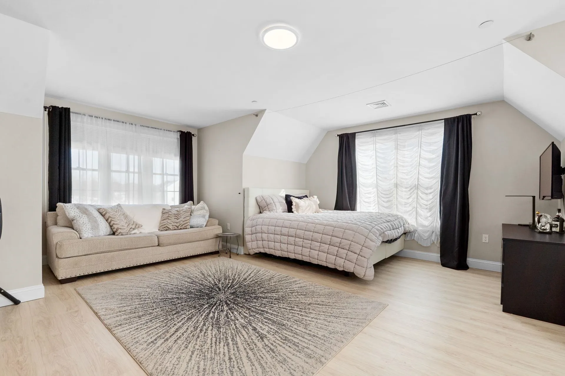 2 Nettie Way Londonderry NH 03053