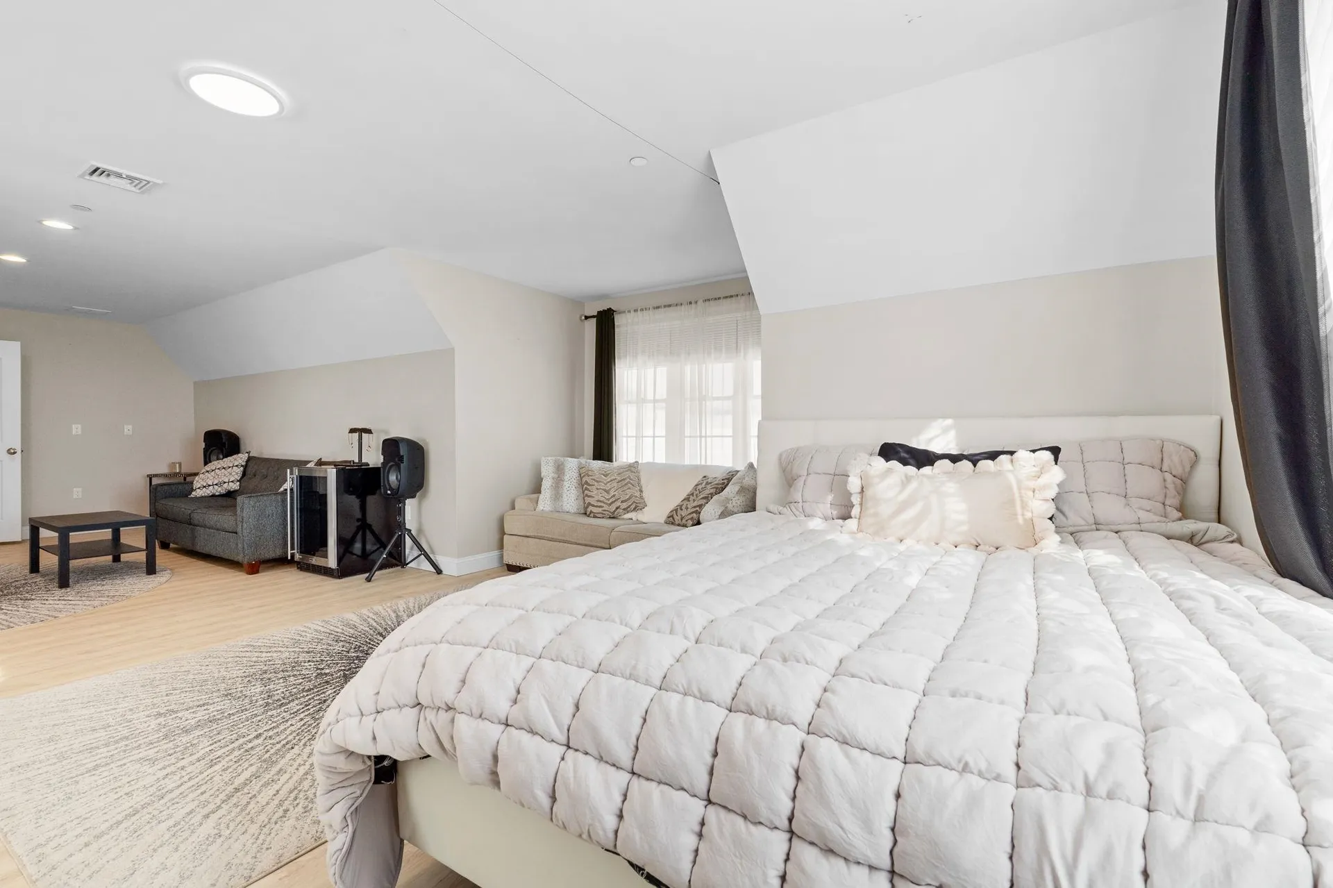 2 Nettie Way Londonderry NH 03053