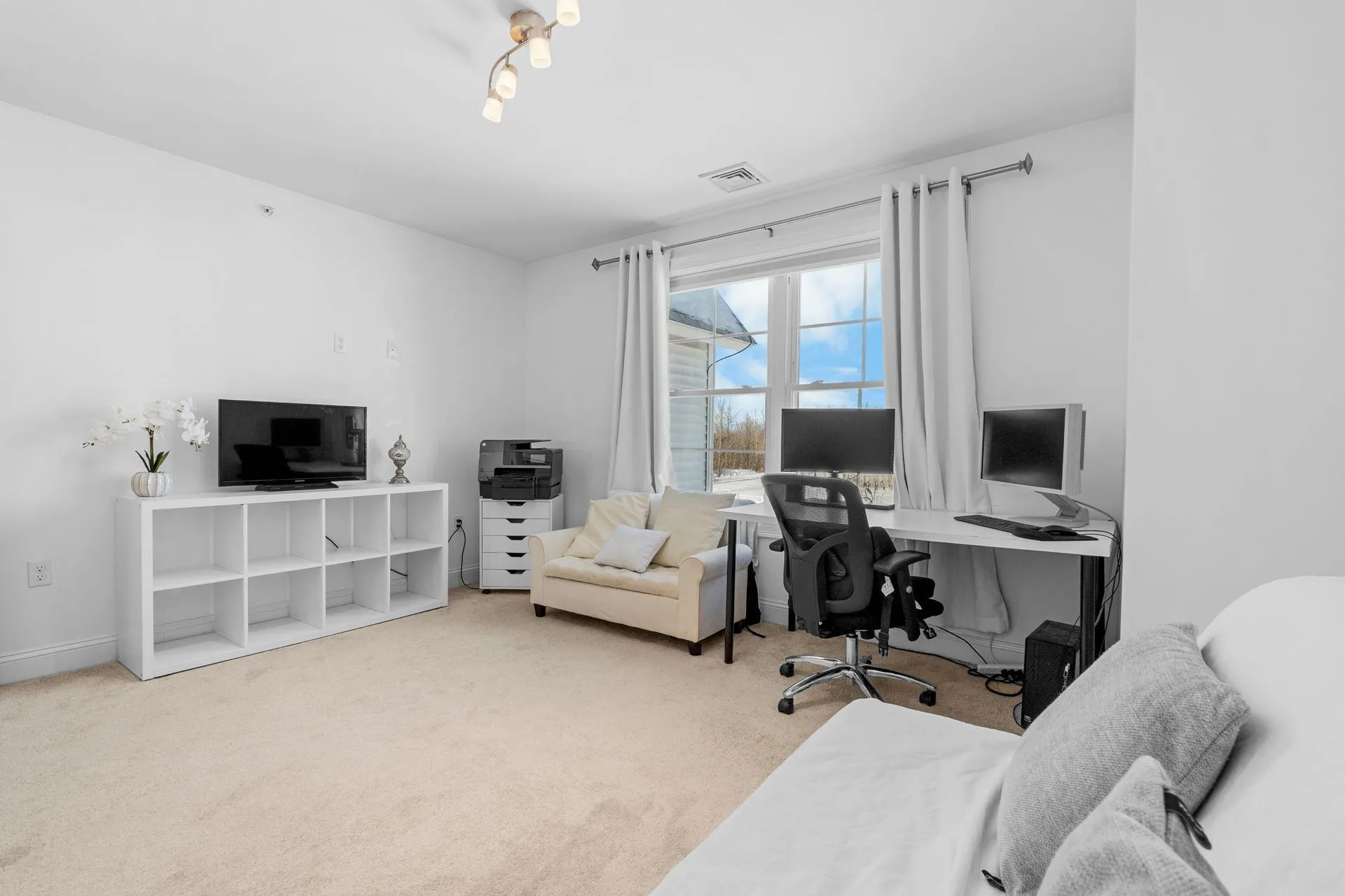 2 Nettie Way Londonderry NH 03053