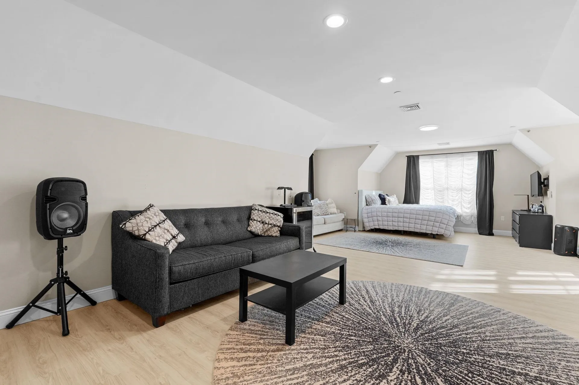 2 Nettie Way Londonderry NH 03053