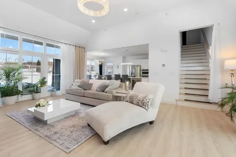 2 Nettie Way Londonderry NH 03053